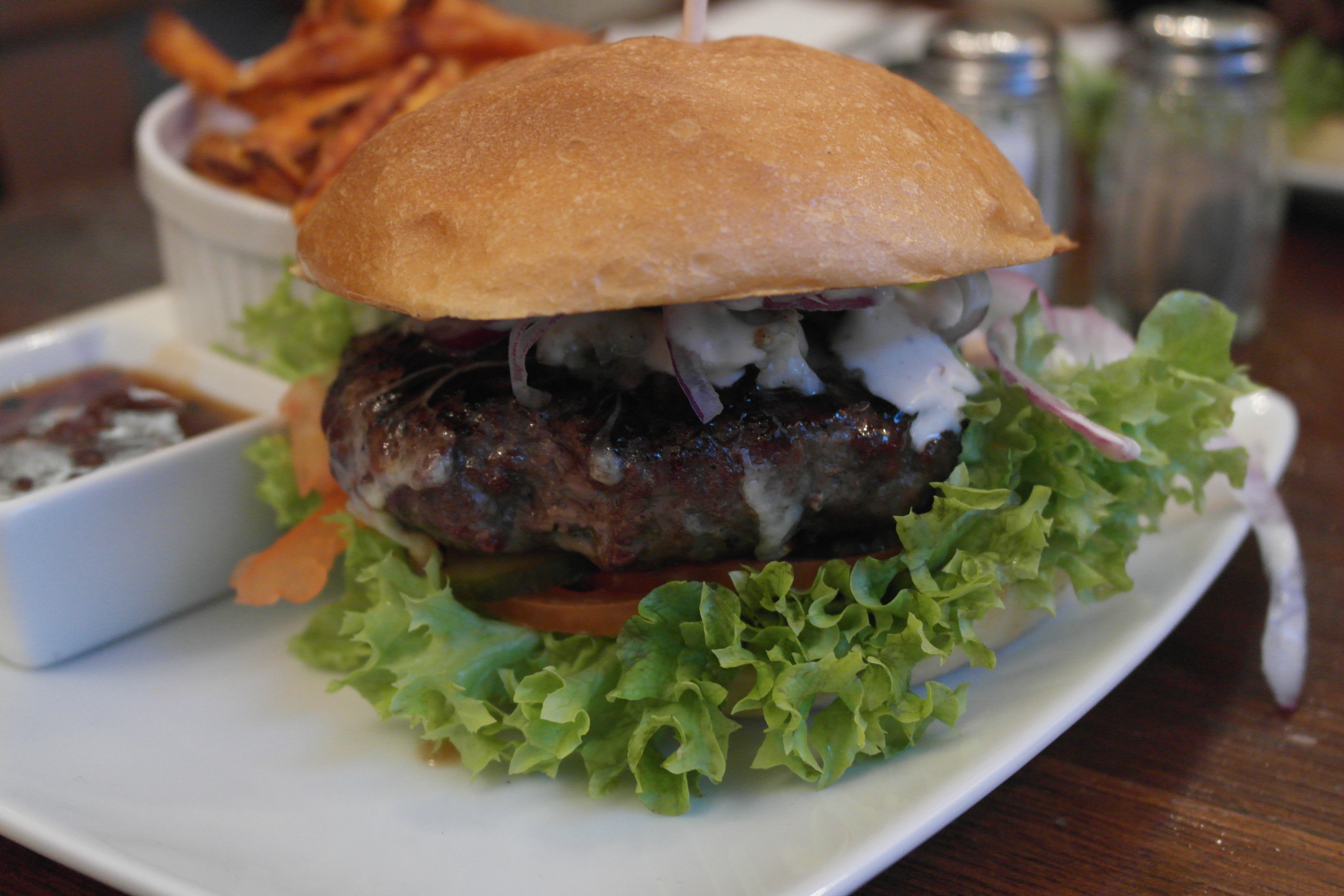 Ausgeh(Ess-)-Check: Neueröffnung des Cowboys Burger Saloons - FoodLoaf