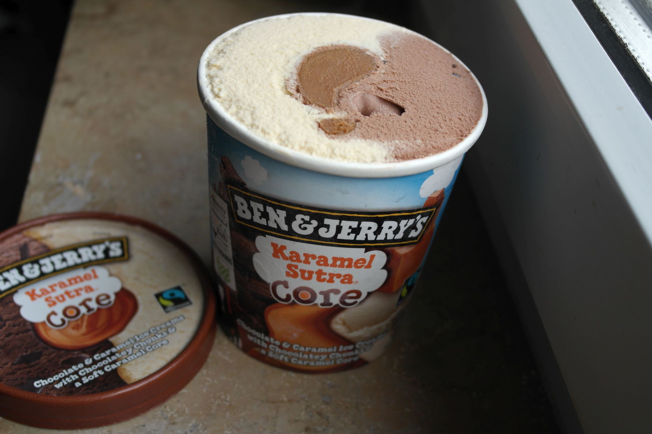 Unboxing "Ben & Jerry's Karamel Sutra" Eistest by FoodLoaf