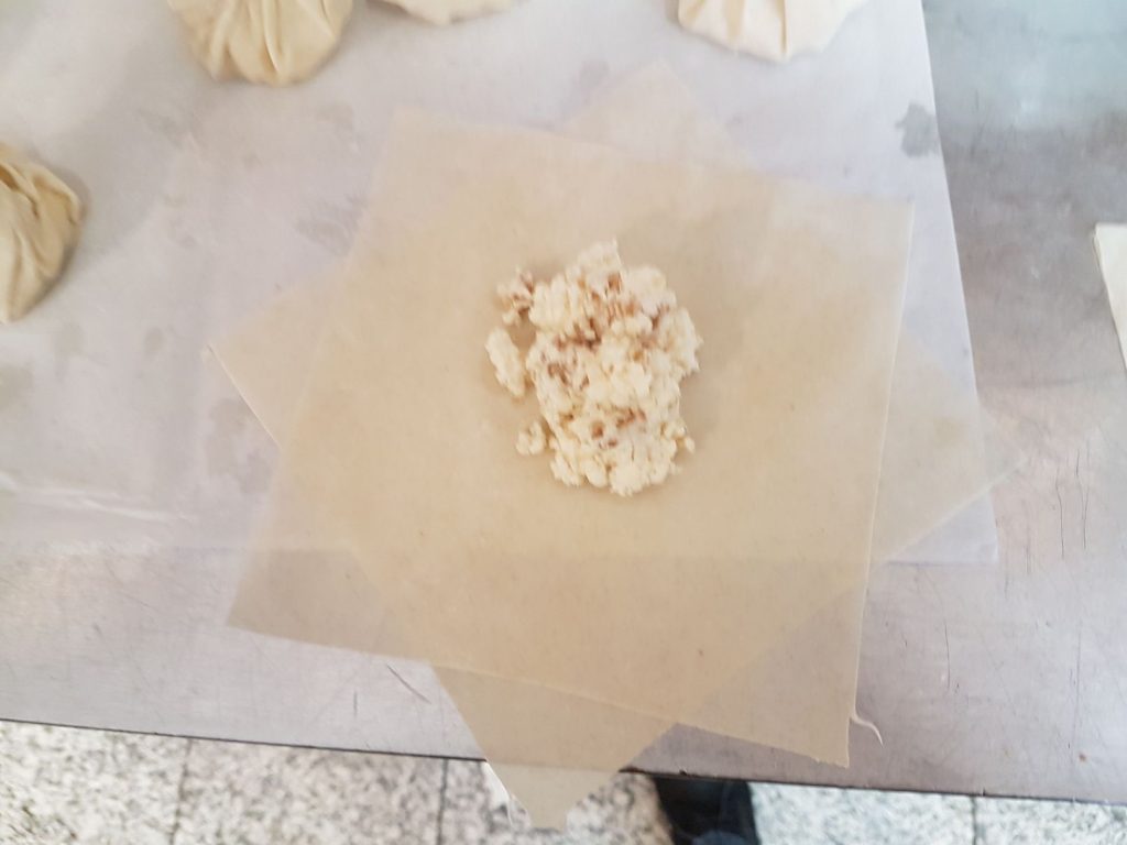 Rezept für Yufka Blätter gefüllt mit Walnuss, Schafskäse und Honig
