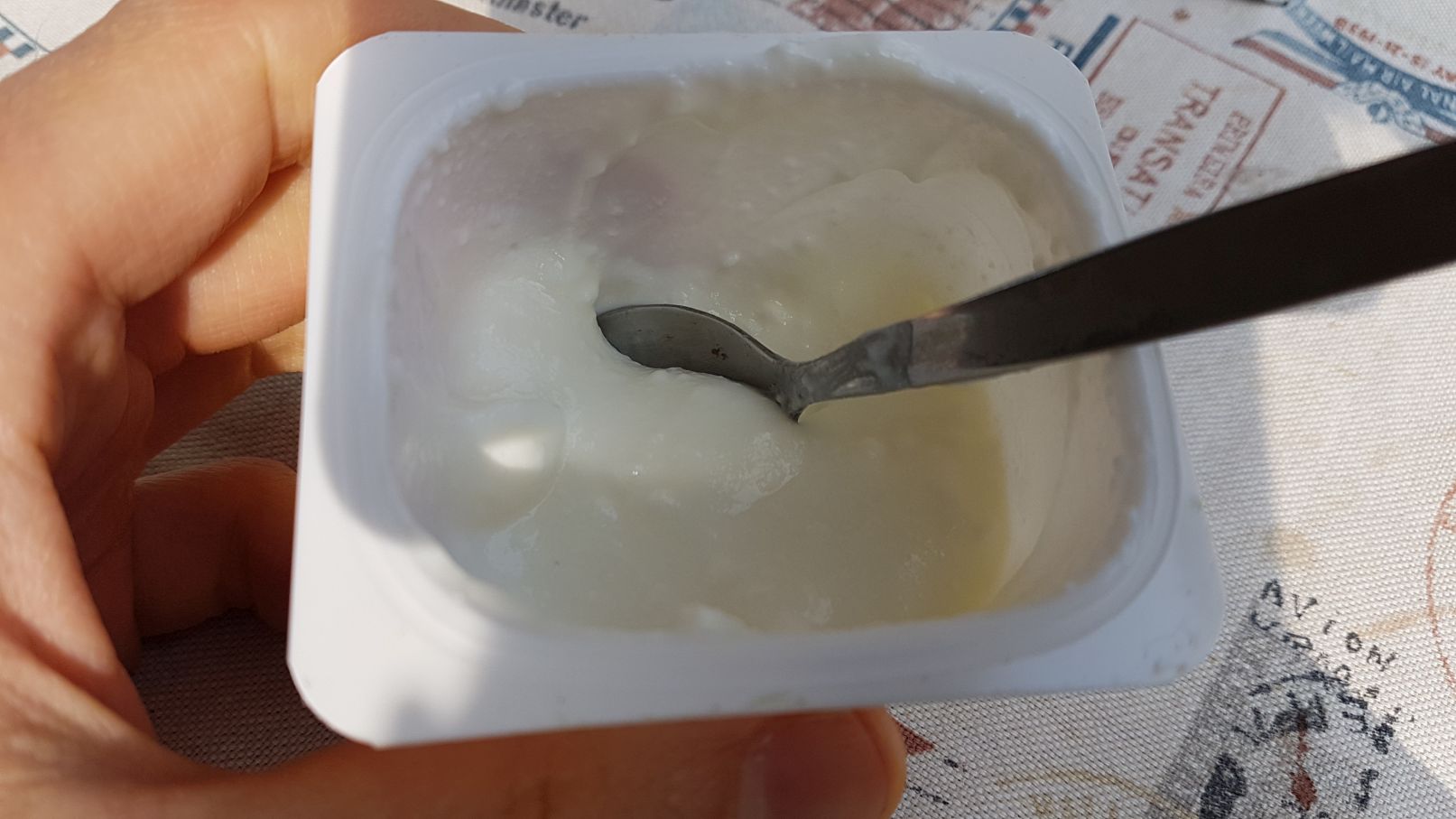 Video: 1 Jahr abgelaufener Joghurt - schmeckt klasse!
