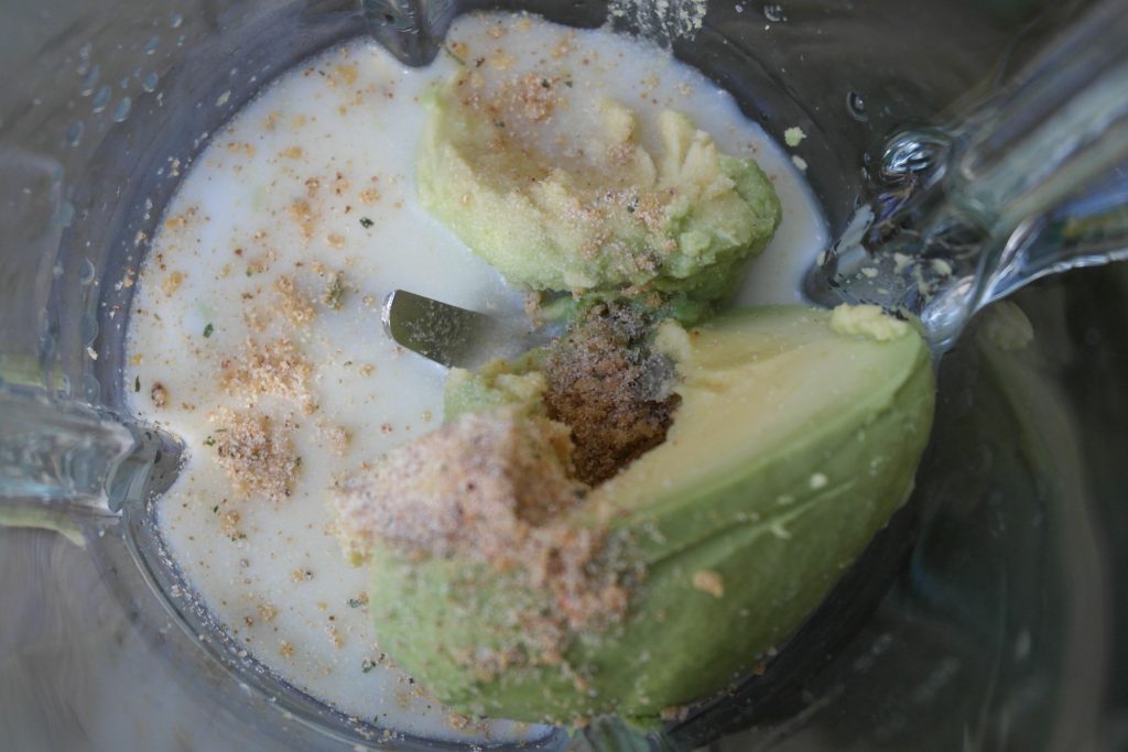 Rezept: Avocado Creme Suppe. Vollmundig und unfassbar lecker!