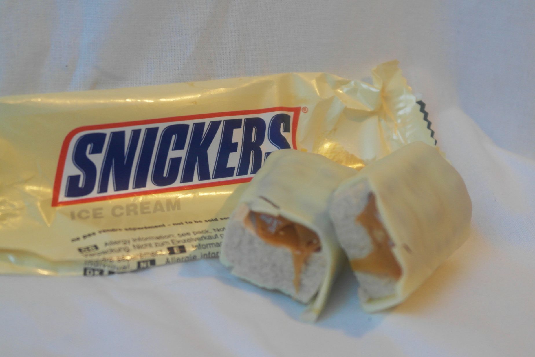 WOW! Snickers Eis White aka. Snickers White Ice Cream - FoodLoaf