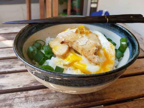 Rezept (Idee): Simpel und gut: Japanischer Reis mit Ei und Hähnchen