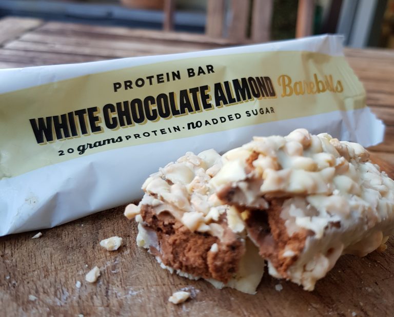 Test Barebells Proteinriegel White Chocolate Almond FoodLoaf