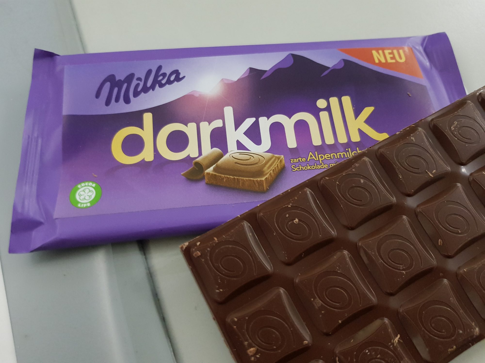 Milka Dark Milk Schokolade im Test - Wie lecker ist sie? FoodLoaf